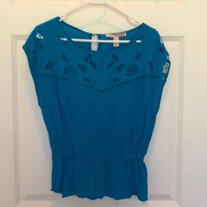 Cute turquoise lace top